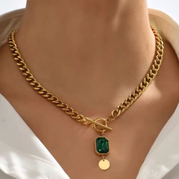 Anthropologie Jewelry - vintage style Green Necklace A1270